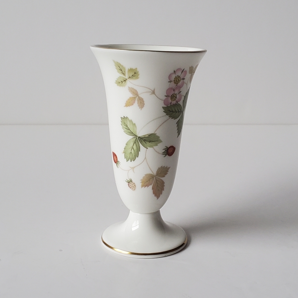 Wedgwood Wild Strawberry Bone China Footed Vase 22k Gold Trim made in England